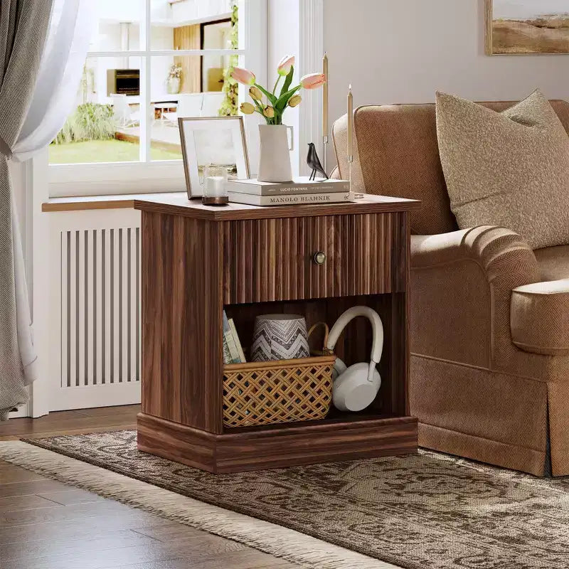 Fluted Nightstand with Drawer, Mid Century Modern Bedside Table, Wood Accent End Table for Bedroom, Living Room Side Table for Small Spaces, Brown