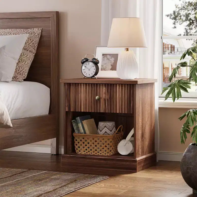 Fluted Nightstand with Drawer, Mid Century Modern Bedside Table, Wood Accent End Table for Bedroom, Living Room Side Table for Small Spaces, Brown